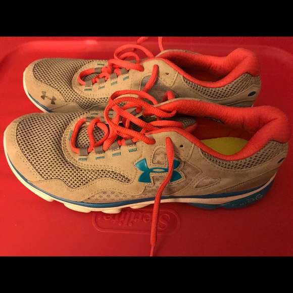 Under Armour size 9 - Picture 2 of 4